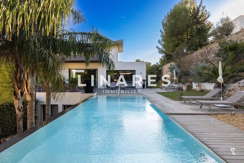 Maison - 360 m² - 9 pièces