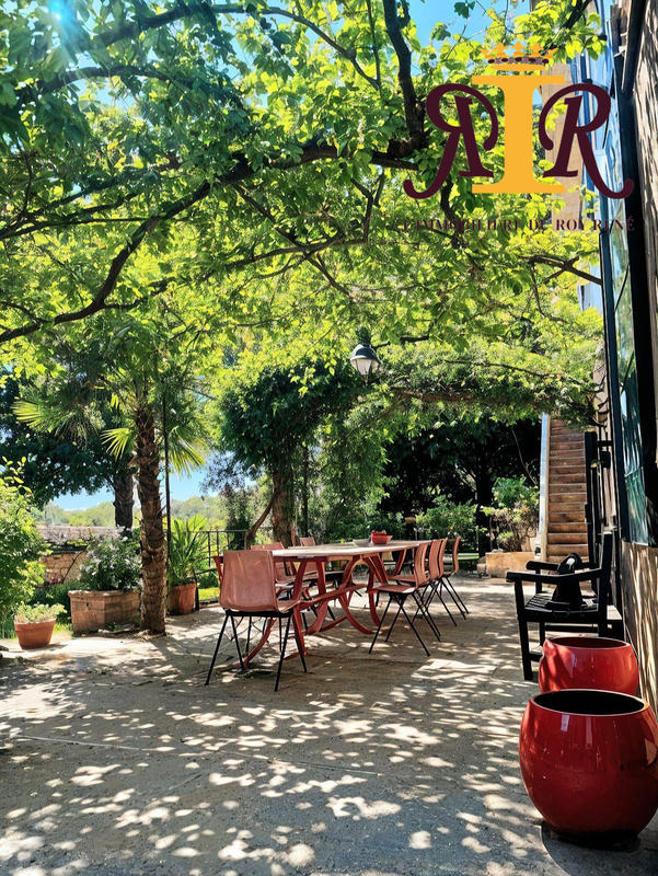 Maison traditionnelle - 283 m² - 9 pièces