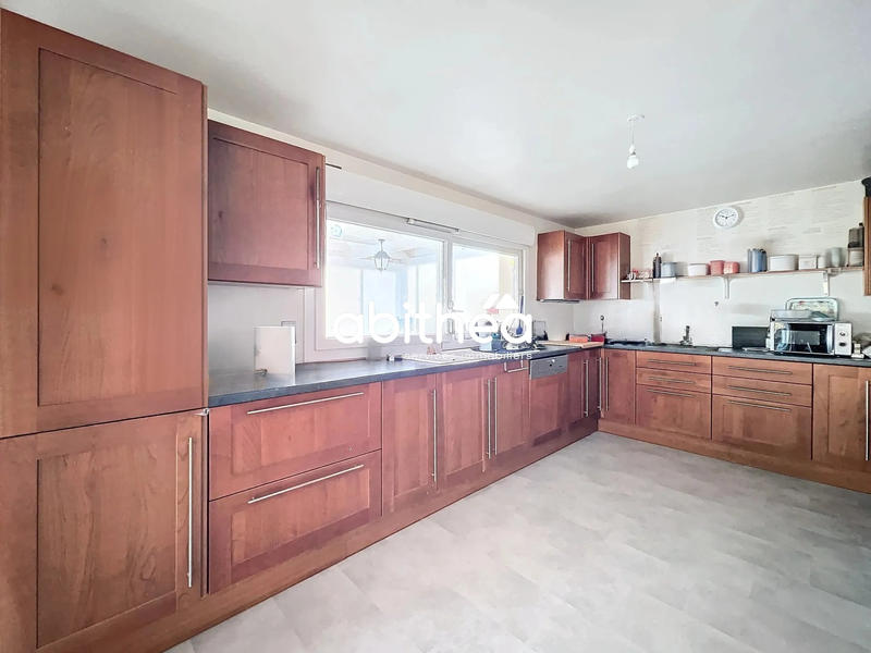 Maison - 225 m² - 9 pièces