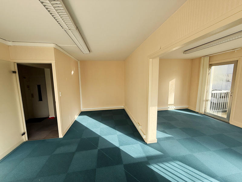 Bureau - 92 m² - 6 pièces