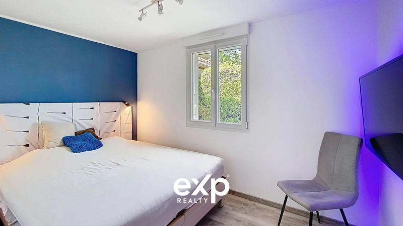 Maison - 219 m² - 9 pièces