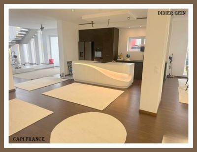 Maison - 210 m² - 5 pièces