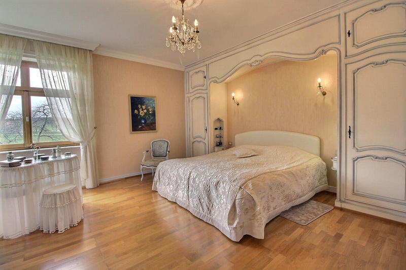 Maison - 222 m² - 8 pièces