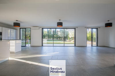 Demeure - 175 m² - 6 pièces