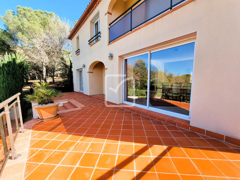 Propriété - 217 m² - 6 pièces