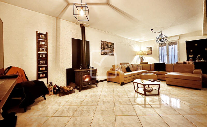 Maison - 281 m² - 9 pièces