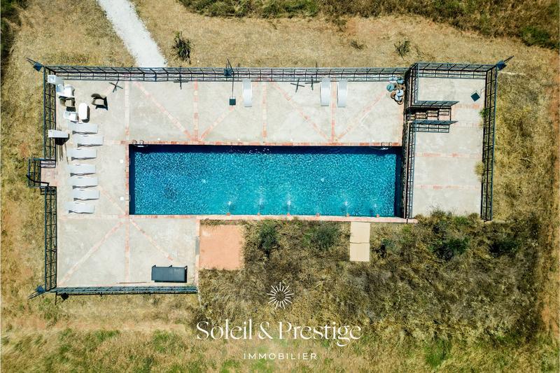 Maison de domaine - 2 500 m² - 25 pièces