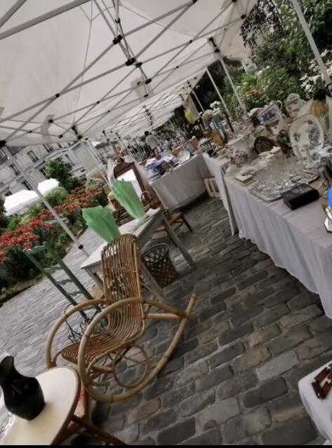 Marché mensuel d’antiquités de compiègne