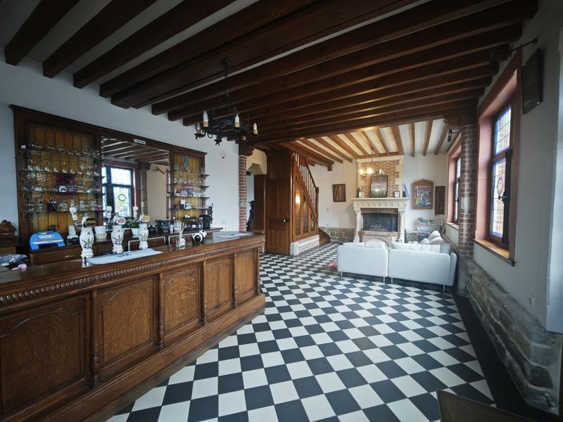 Maison - 232 m² - 7 pièces