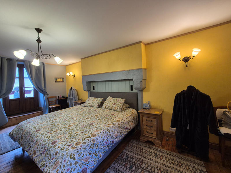 Maison - 226 m² - 9 pièces