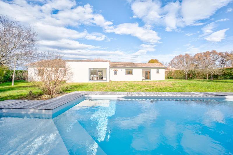 Maison - 212 m² - 7 pièces