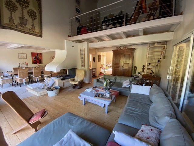 Maison - 400 m² - 10 pièces