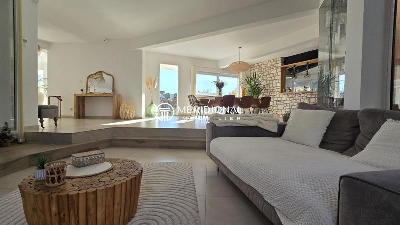 Maison - 460 m² - 6 pièces