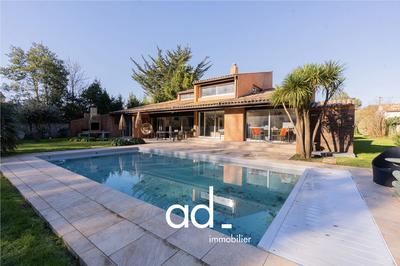 Villa - 220 m² - 5 pièces