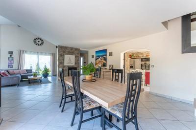 Maison - 196 m² - 6 pièces