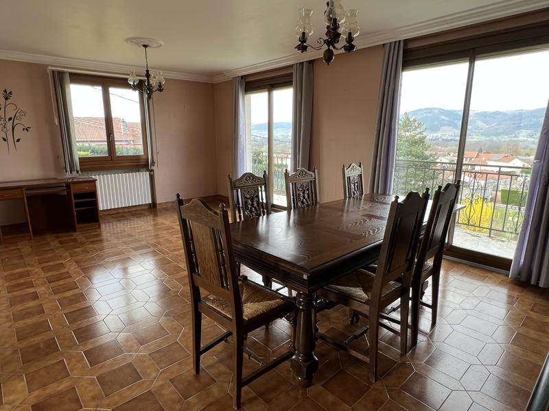 Maison - 110 m² - 10 pièces