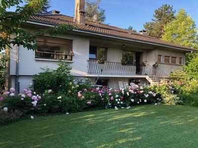 Maison - 300 m² - 8 pièces