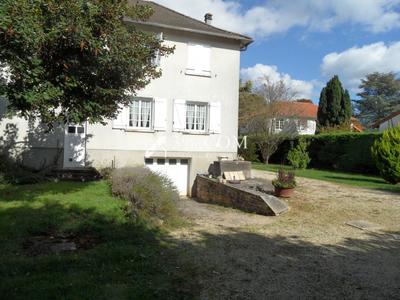 Propriété - 237 m² - 8 pièces