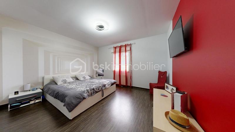 Maison traditionnelle - 213 m² - 8 pièces