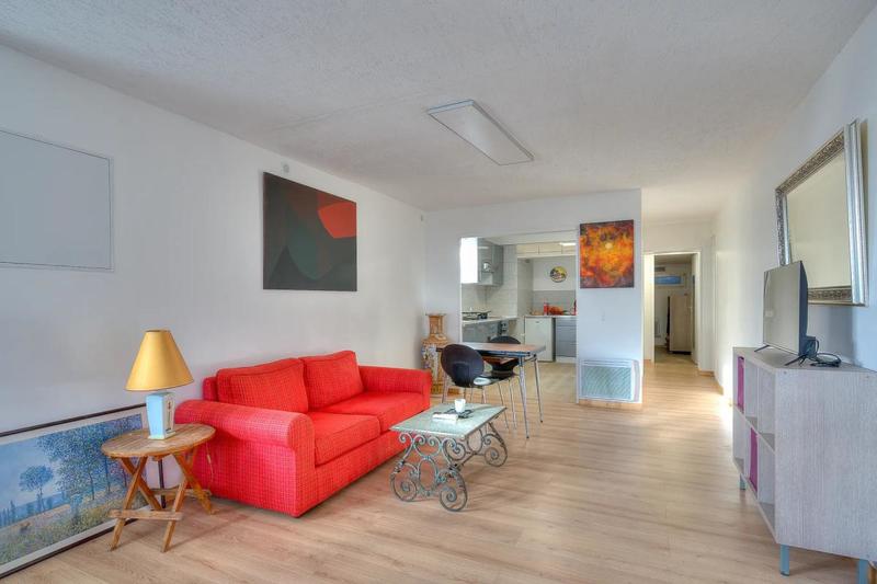 Maison - 285 m² - 10 pièces