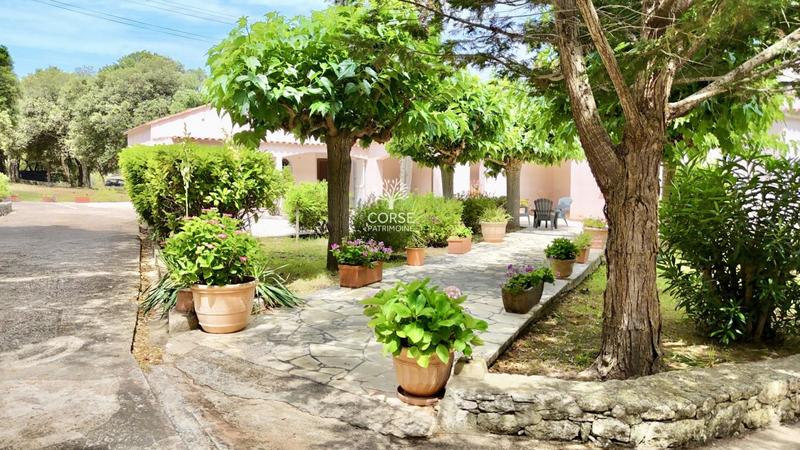 Propriété - 360 m² - 14 pièces