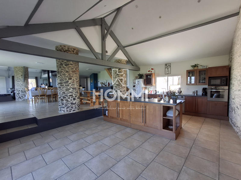 Maison - 253 m² - 8 pièces