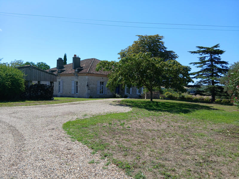 Maison - 955 m² - 23 pièces