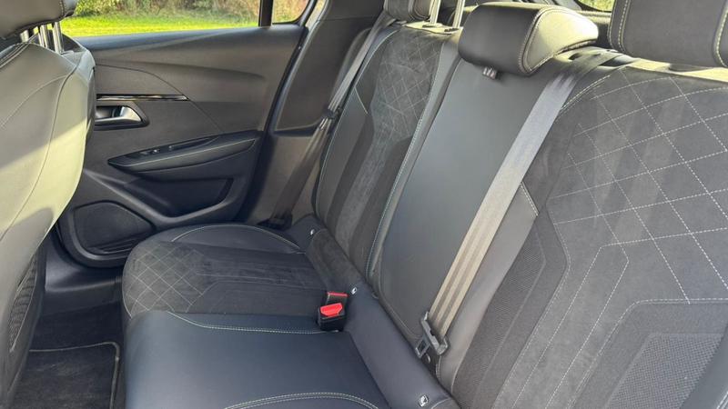 Peugeot E-208 136 50 kWh Gt Pack - Entretien constructeur