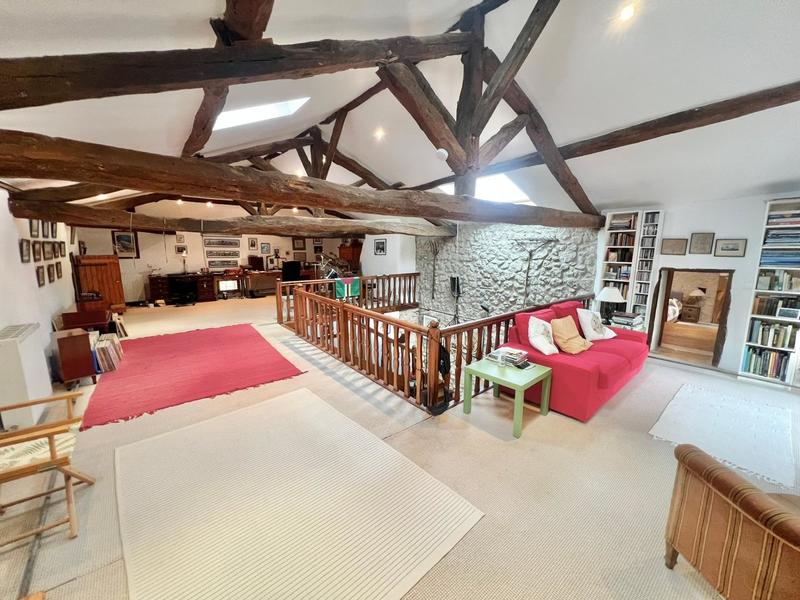 Maison - 335 m² - 8 pièces