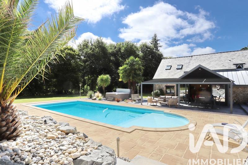 Maison - 218 m² - 8 pièces