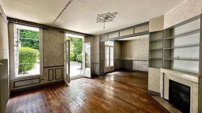 Maison - 210 m² - 7 pièces