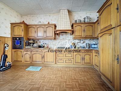 Maison - 182 m² - 9 pièces