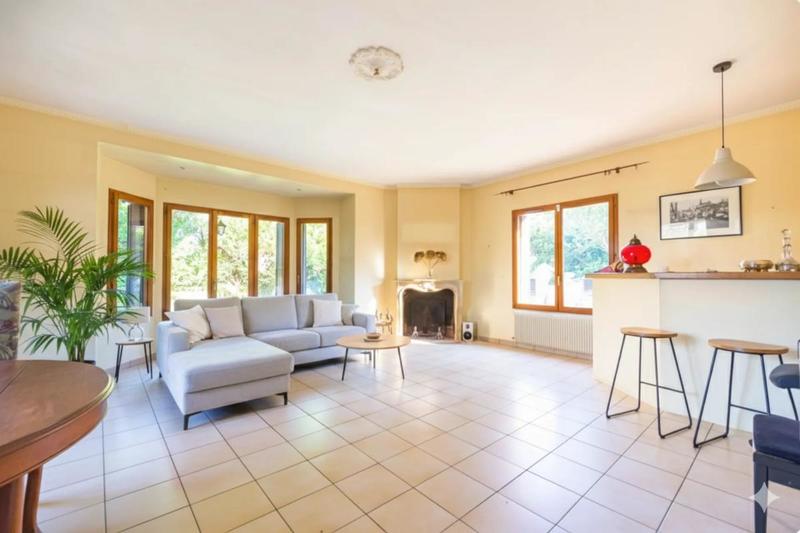 Maison - 183 m² - 9 pièces