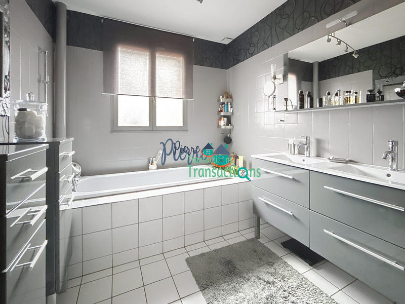 Maison - 104 m² - 5 pièces