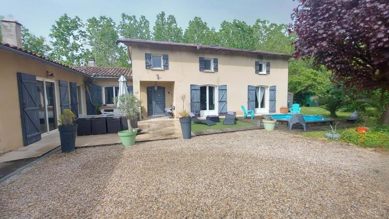 Maison - 212 m² - 6 pièces