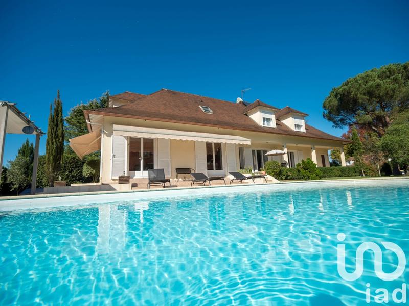 Maison - 230 m² - 7 pièces