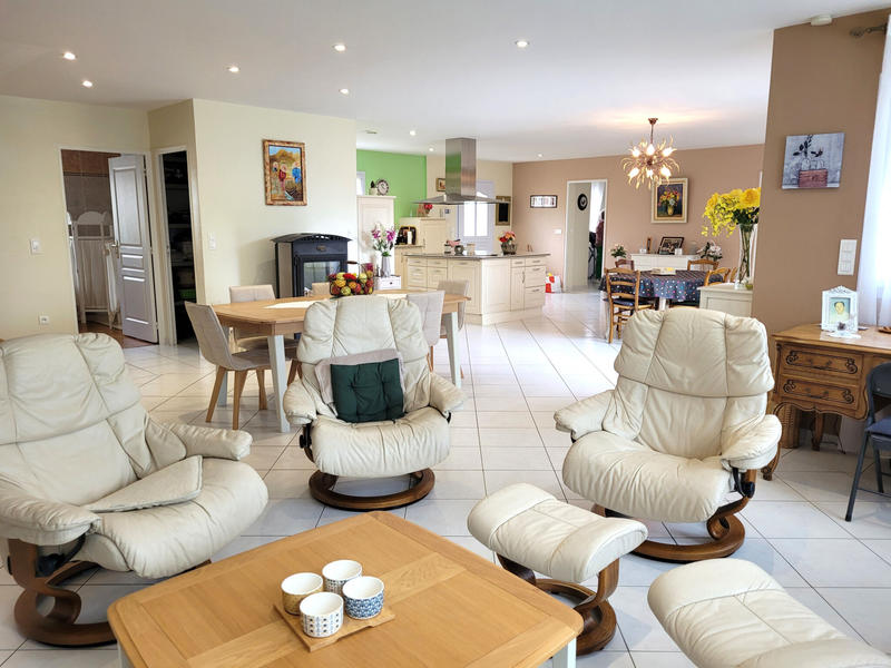 Maison - 235 m² - 8 pièces