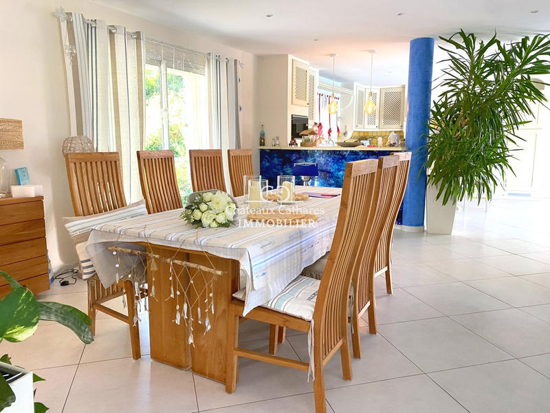 Maison - 350 m² - 10 pièces