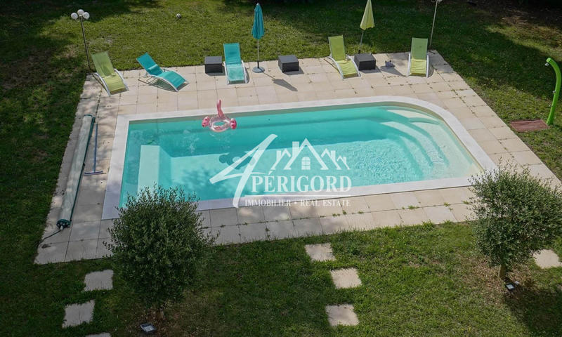 Maison - 250 m² - 10 pièces