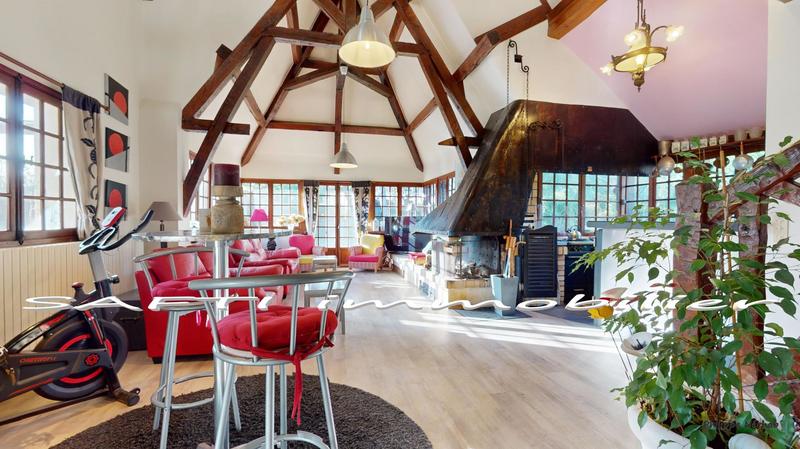 Maison - 235 m² - 10 pièces