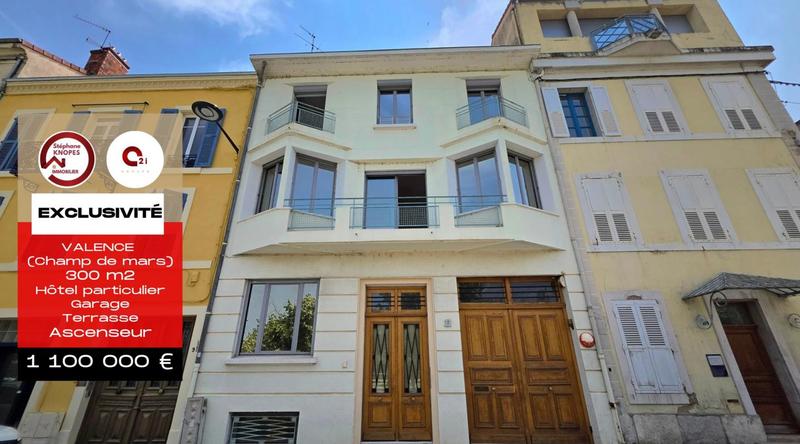 Maison - 300 m² - 11 pièces