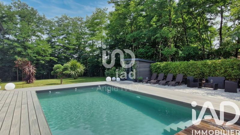 Maison - 200 m² - 7 pièces