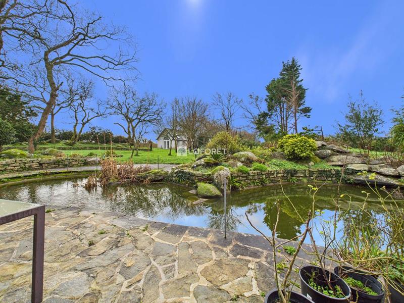 Propriété - 323 m² - 13 pièces