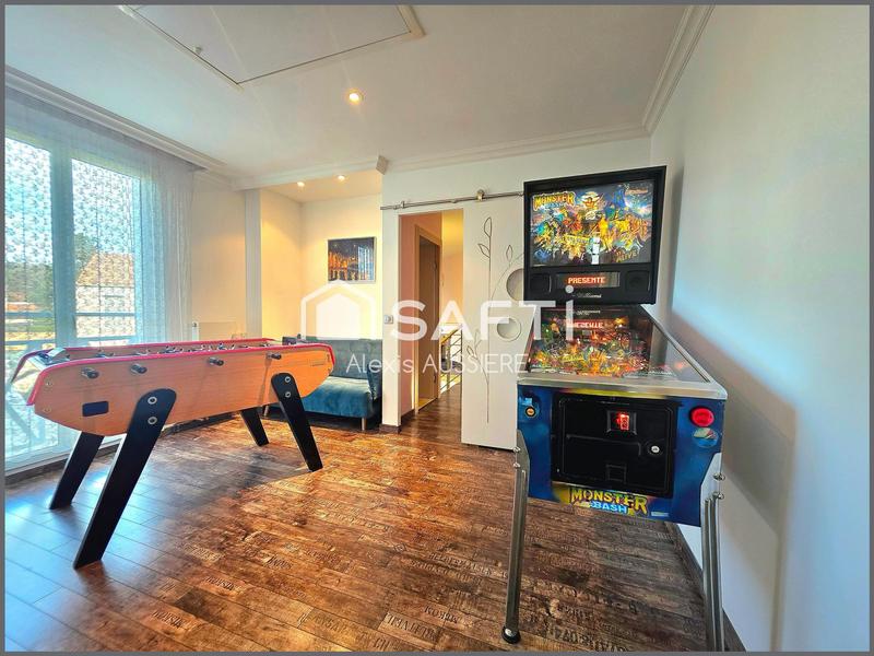 Maison - 214 m² - 6 pièces