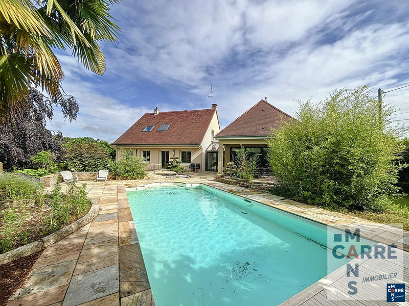 Maison traditionnelle - 275 m² - 7 pièces