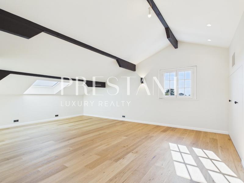 Maison - 290 m² - 8 pièces