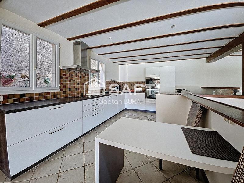 Maison - 223 m² - 9 pièces