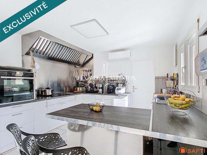 Maison - 248 m² - 10 pièces