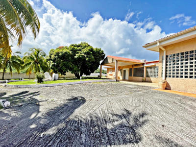 Maison - 317 m² - 8 pièces