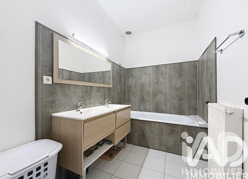 Maison - 99 m² - 5 pièces